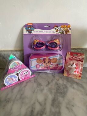 Set of 3 Gifts including goggles/case, 3 pak shower jelly and unicorn lip gloss!